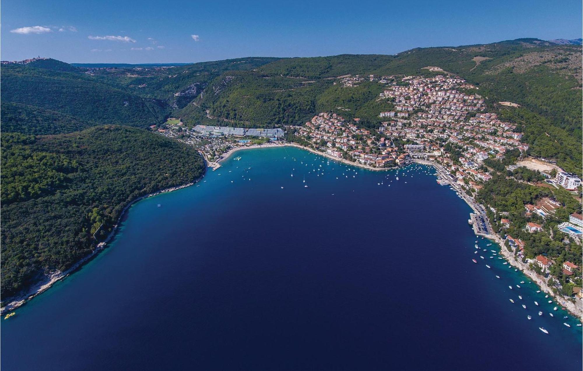 Beautiful Apartment In Rabac With Kitchen 外观 照片