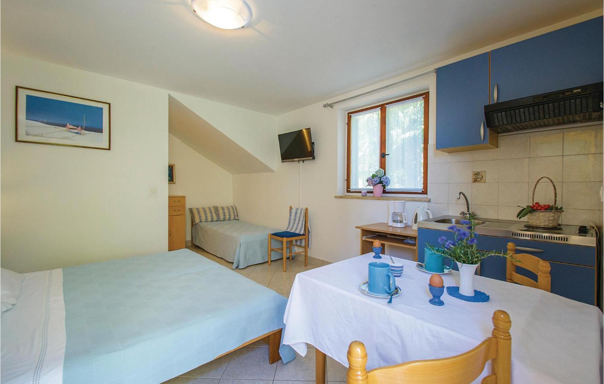 Beautiful Apartment In Rabac With Kitchen 外观 照片