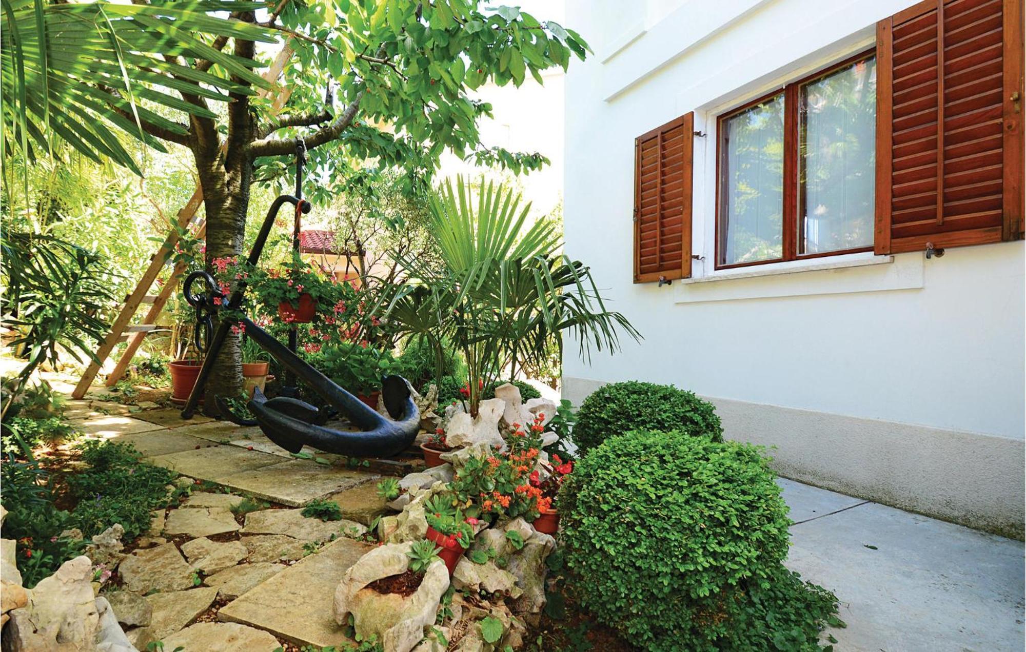 Beautiful Apartment In Rabac With Kitchen 外观 照片